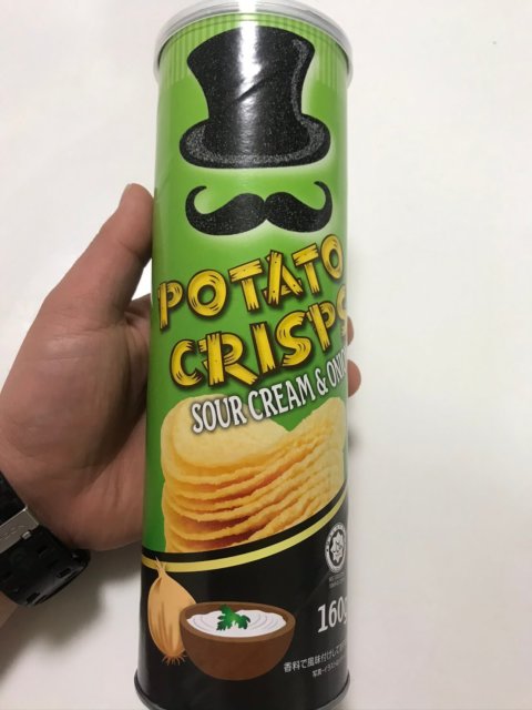 業務スーパーのポテトチップスはもろ類似品みたいですが、安くて美味しいです。