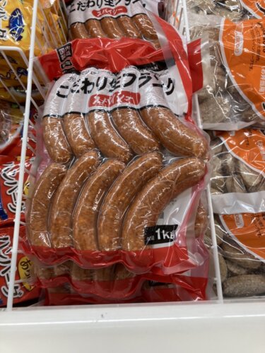 業務スーパーのこだわり生フランク（スパイシー）は肉肉しており、かつスパイシーでうまい！？