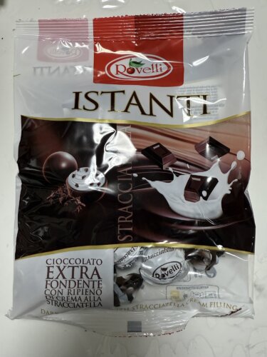 業務スーパーのイタリアンプラリネ　ストラッチャテッラって読みにくいな〜