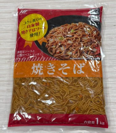 【業スー衝撃】1kg焼きそば買ってみたらそのまま食べるのは正直キツかった話｜アレンジ必須レビュー