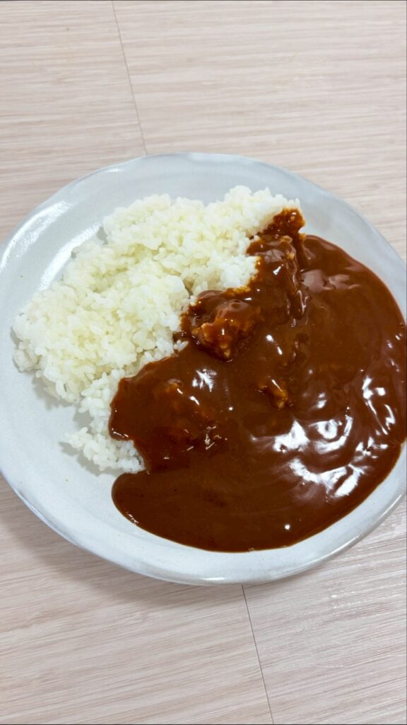 爆安すぎ】業務スーパーの野菜と果物が溶け込んだカレーを本音レビュー